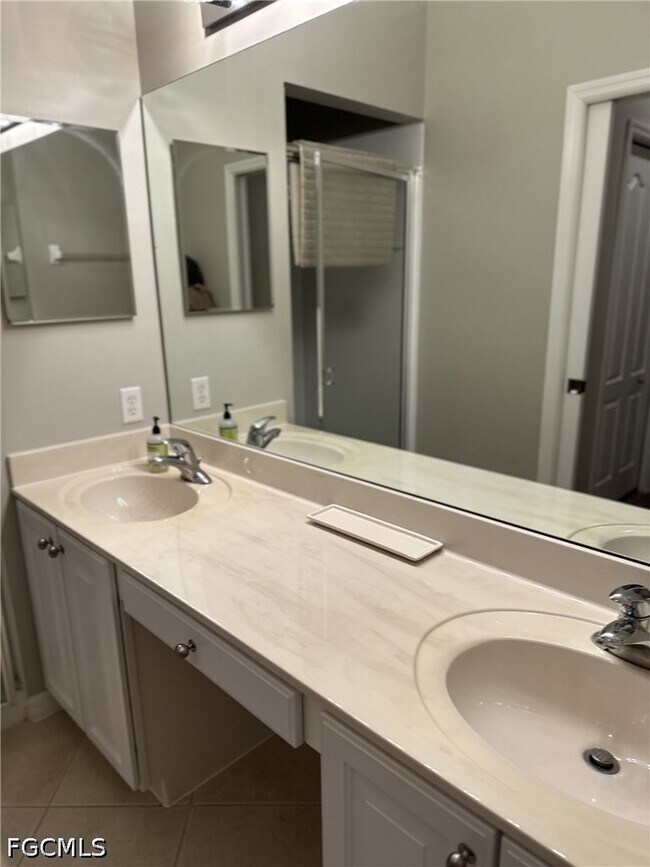 Building Photo - 10381 McArthur Palms Ln