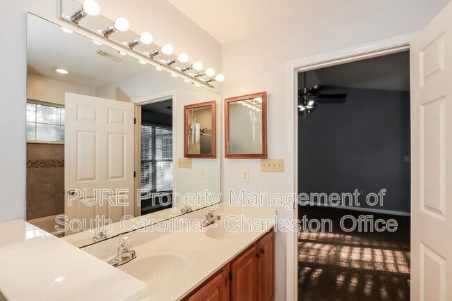 Building Photo - 208 Pipers Ln