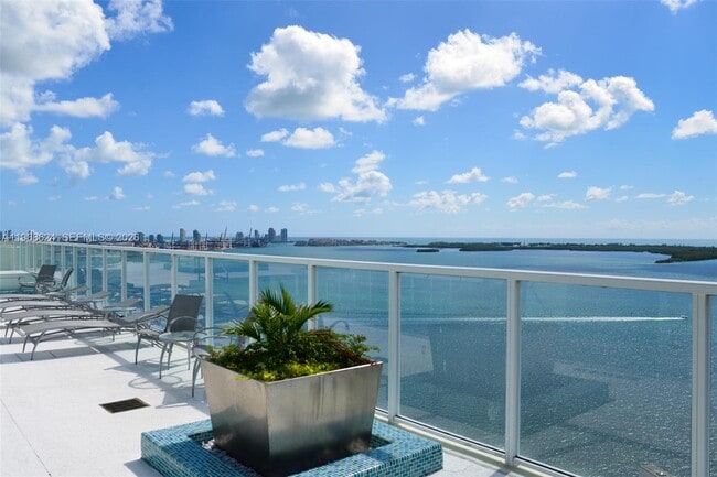 Building Photo - 218 SE 14th St