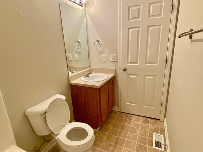 Building Photo - Dallas Rental