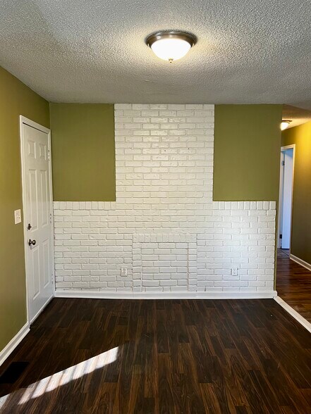 Building Photo - 712 Richmond Ave