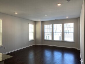 Building Photo - 1046 Commack Dr
