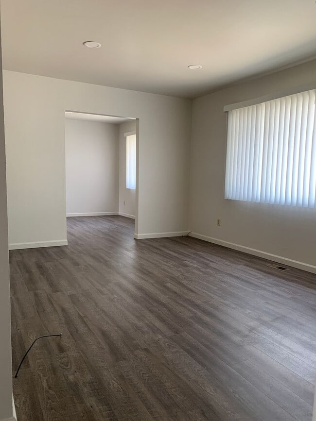 Building Photo - Updated home!