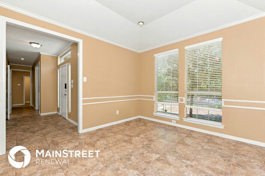 Building Photo - 1107 Heather Cir