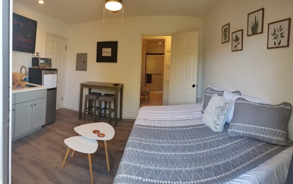 Building Photo - 1912 Eversley Plz