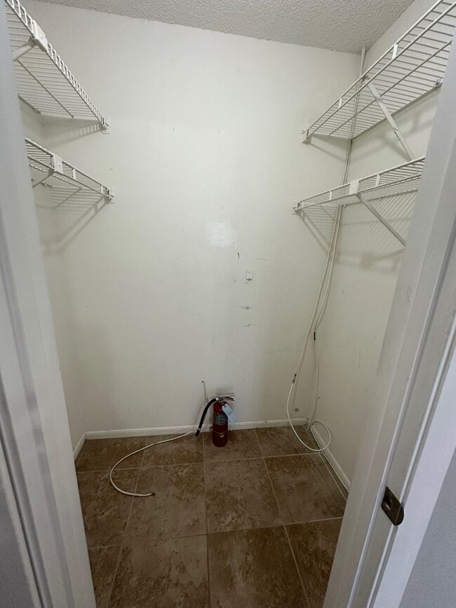 Building Photo - ONE MONTH FREE - 2br - 1000ft2 - Affordabl...