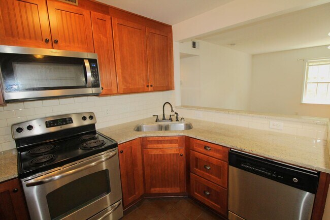 Building Photo - (Coming Soon) 2 Bedroom Condo on Park Road!
