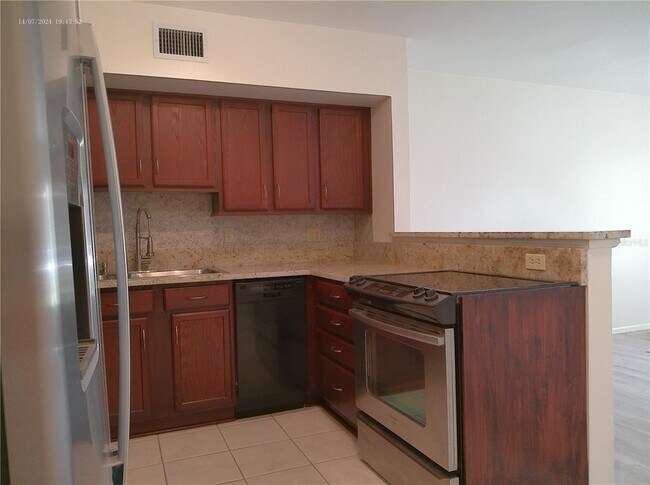 Building Photo - 2400 Franciscan Dr