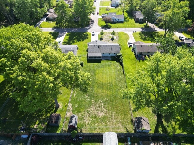 Building Photo - 5247 Silvertown Dr