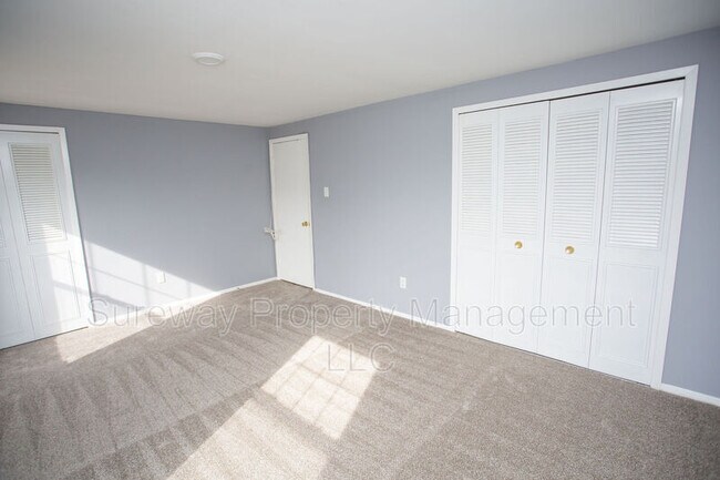 Building Photo - 16 Radnor Ct