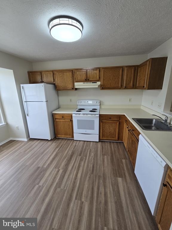 Building Photo - 6328 S Lake Ct