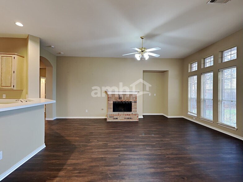 Building Photo - 210 Sparrow Hawk Dr