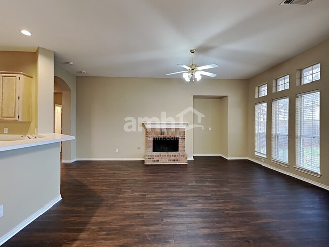 Building Photo - 210 Sparrow Hawk Dr