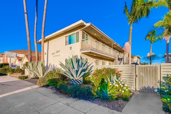 Building Photo - 6028 West Blvd