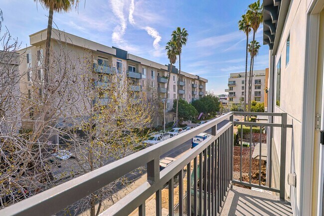 Building Photo - 4 Bed | 4.5 Bath | 2024 Construction | Tow...