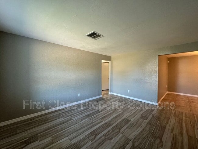 Building Photo - 3524 Hillside Dr