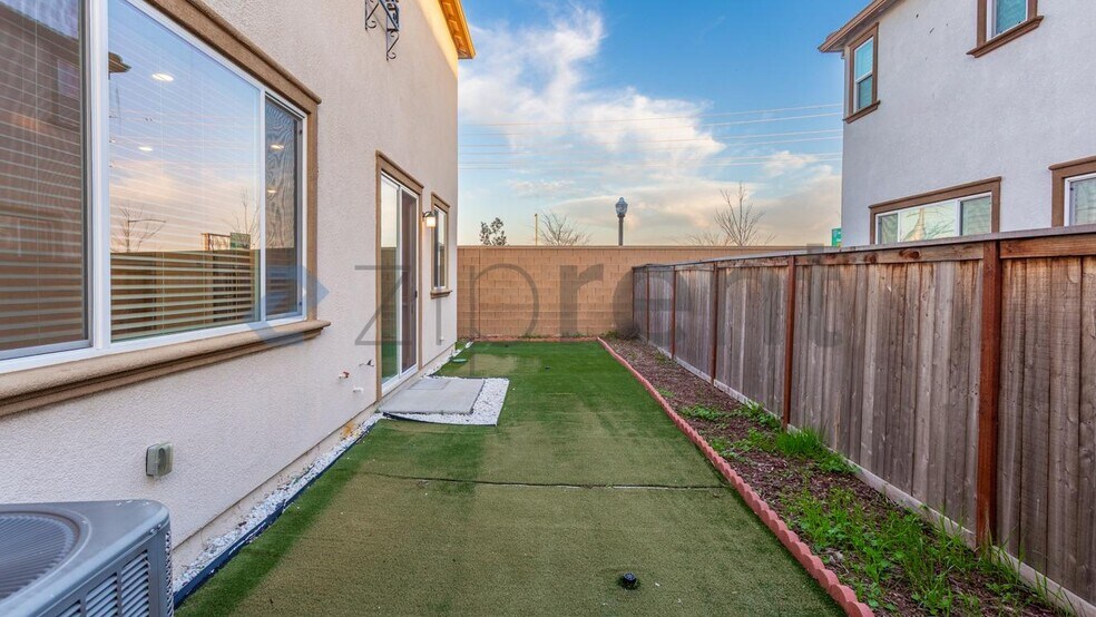 Building Photo - 3500 Nuestra Ave