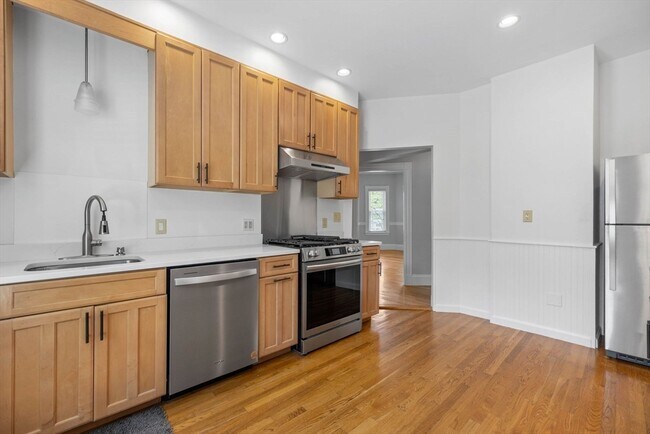 Building Photo - 228 Langley Rd
