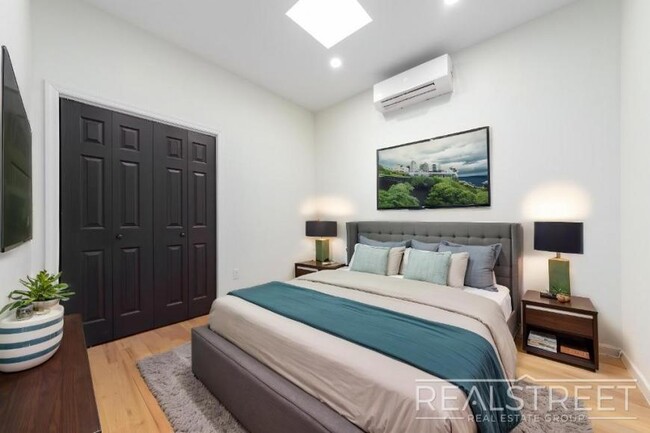Building Photo - 3 bedroom in BROOKLYN NY 11207