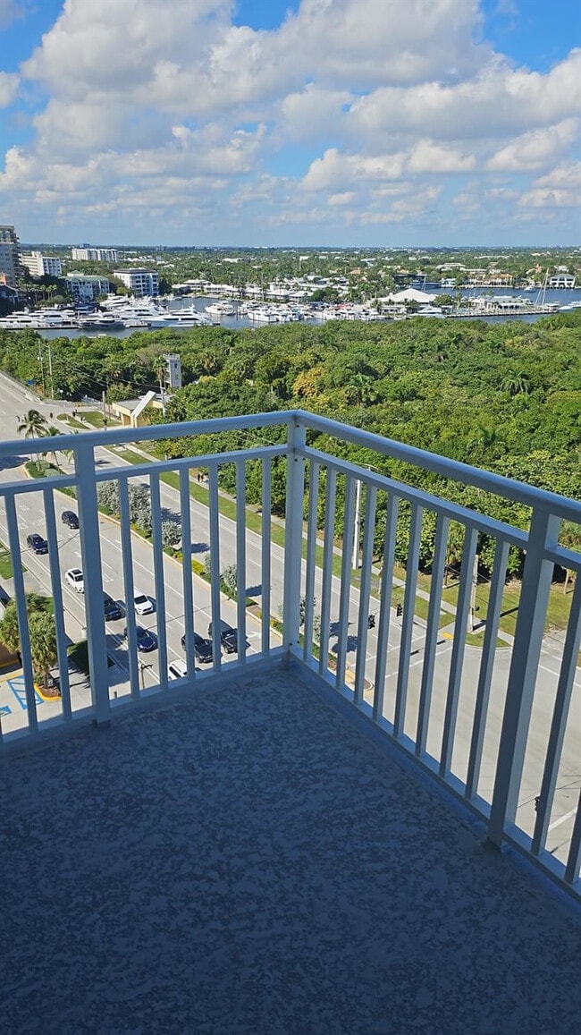 Building Photo - 3000 E Sunrise Blvd