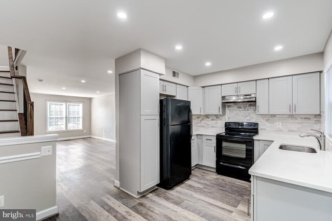 Building Photo - 7490 Laurel Oak Ct