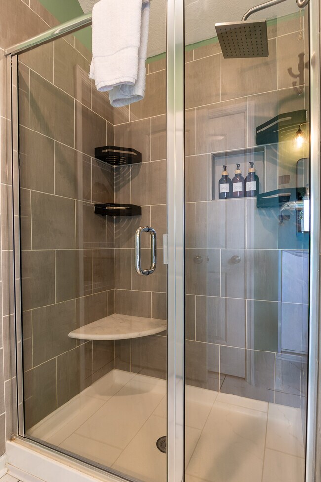 Building Photo - 4830 Fairmont Dr