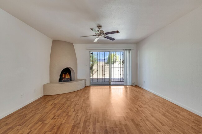 Building Photo - East-2 bedroom/ 2 bathroom townhome