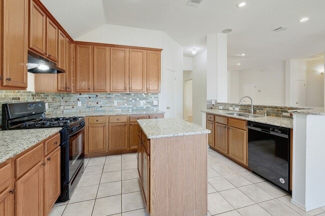 Building Photo - Beautiful in Brushy Creek!