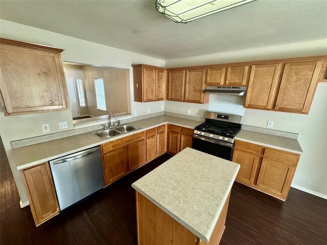 Building Photo - 295 Strawn