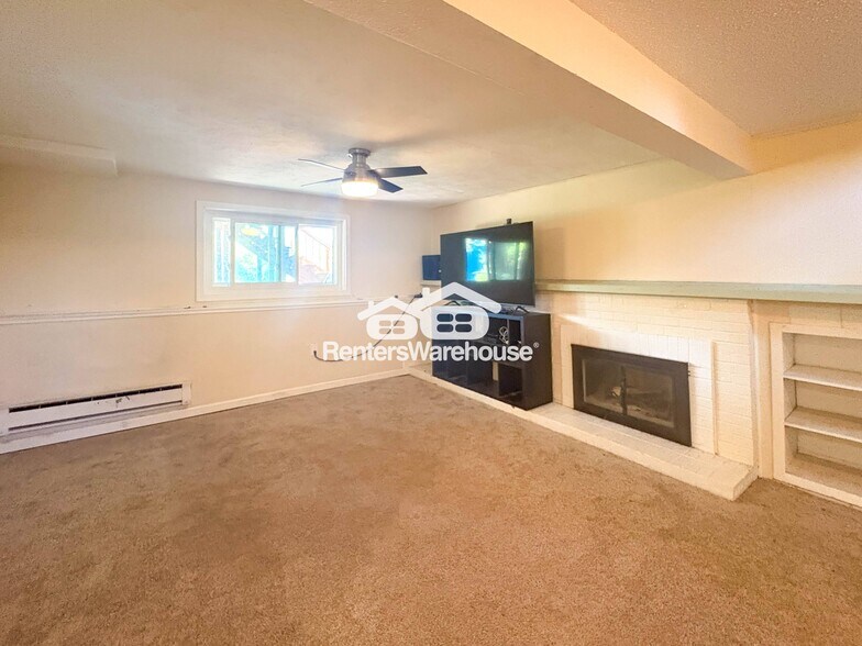 Building Photo - 10935 Birch Dr