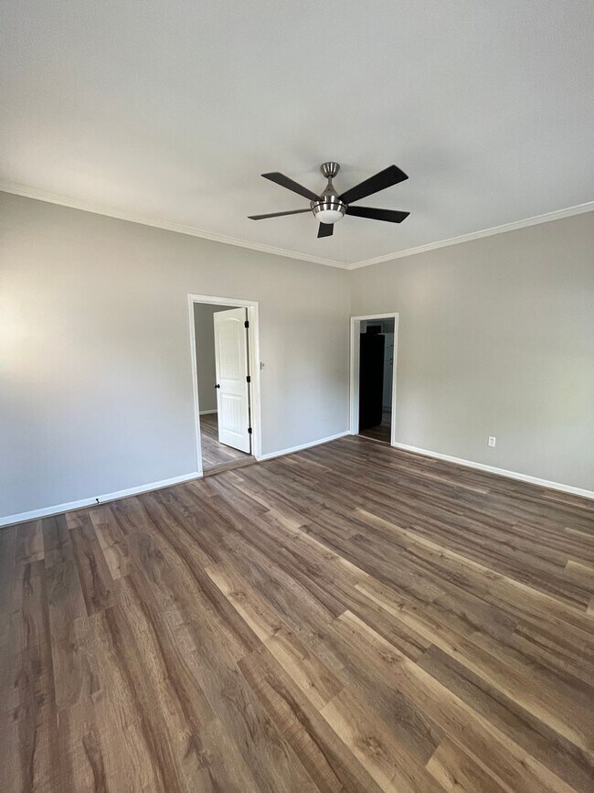 Building Photo - 177 Eastrbook Dr