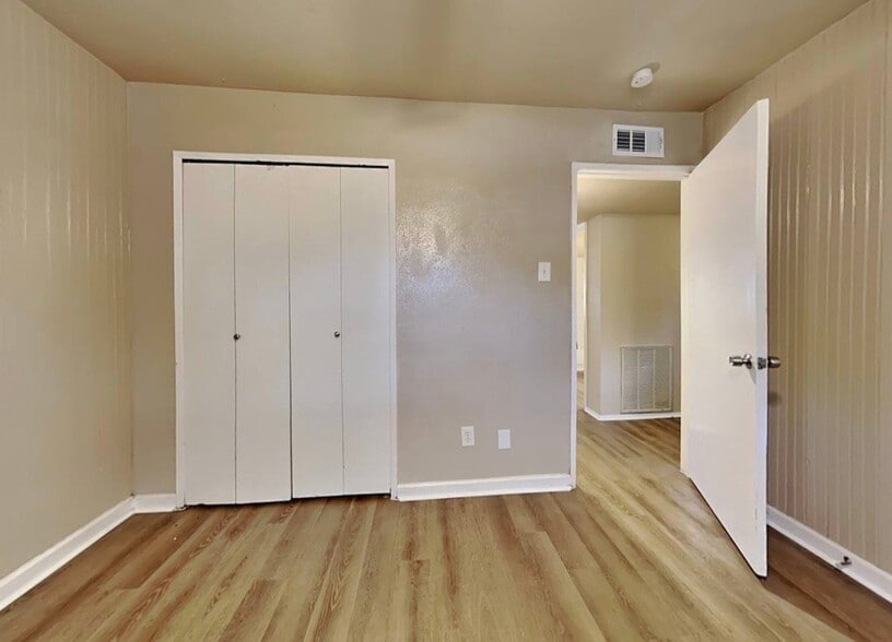 Building Photo - 5317 Nash Dr
