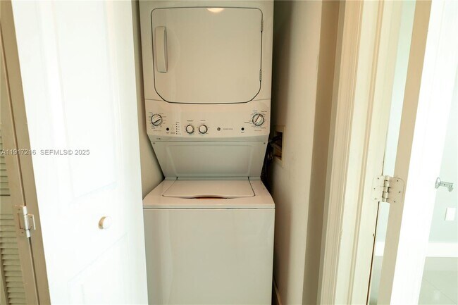 Building Photo - 7900 Harbor Island Dr