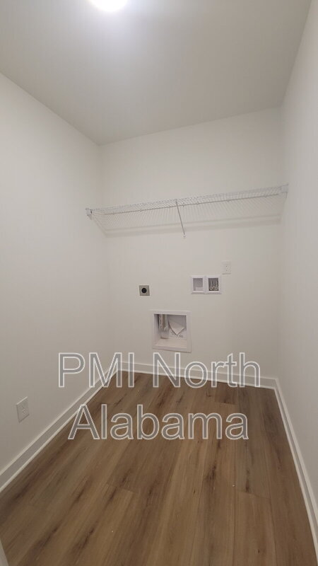 Building Photo - 7582 Discovery Pt Dr NW