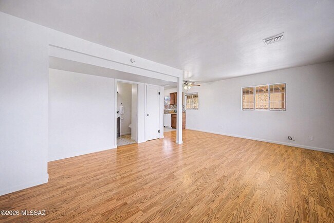 Building Photo - 2531 E 19th St