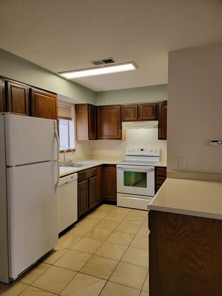 Building Photo - 1/2 OFF FIRST MONTHS RENT