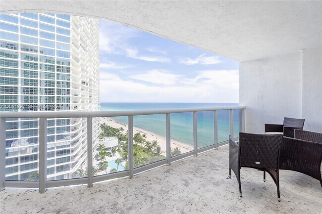 Building Photo - 16711 Collins Ave