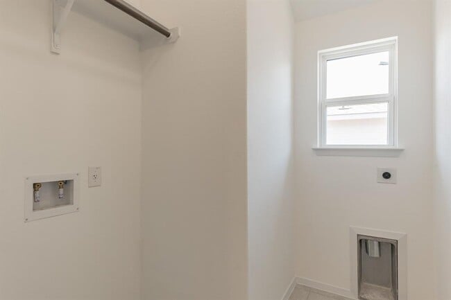 Building Photo - 110 Watercourse Wy