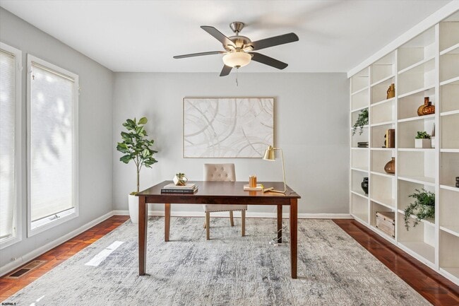 Building Photo - 2 Woodstock Dr