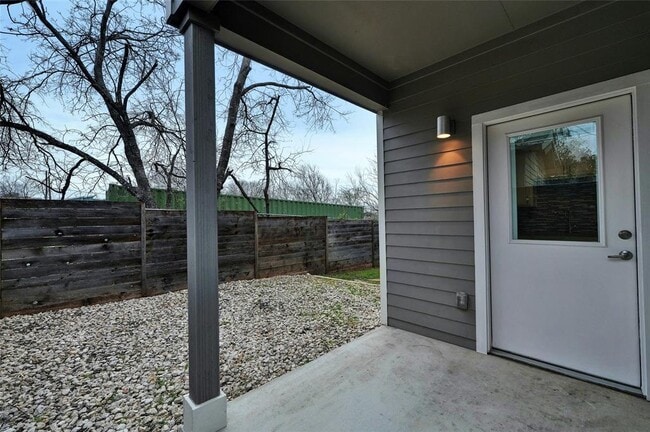 Building Photo - 6902 Carver Ave