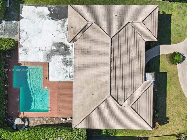 Building Photo - 1044 NE 97th St