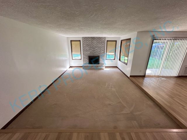 Building Photo - Charming 3-Bed Oasis with 2 Full Baths in Oregon City – 1,360 Sq. Ft. of Comfort Awaits!