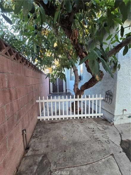 Building Photo - 1405 Simmons Ave