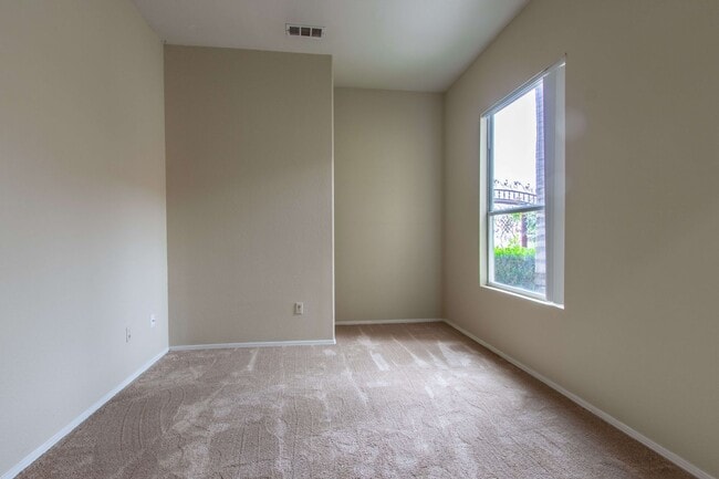 Building Photo - GORGEOUS MOVE IN READY SINGLE-STORY 4-BEDROOM HOME!