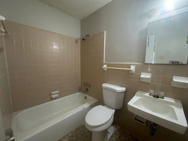 Building Photo - 4709 S Court St