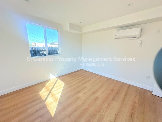 Building Photo - 8727 Dalton Ave