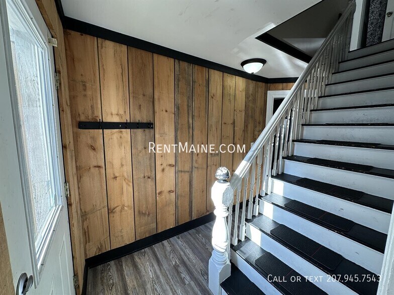 Building Photo - 137 Grove St