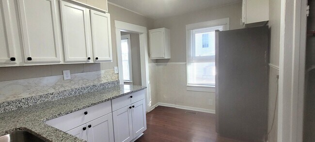 Building Photo - 2021 Pine Bluff St