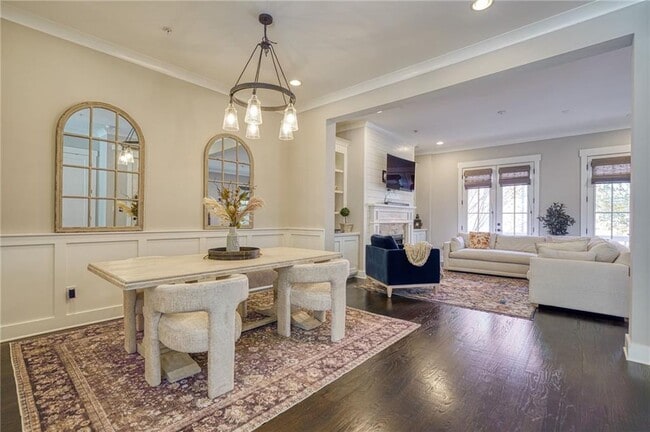 Building Photo - 984 Memorial Walk SE