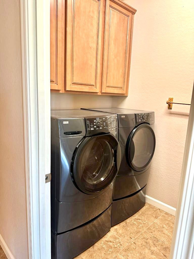 Building Photo - 722 E Sipapu Dr